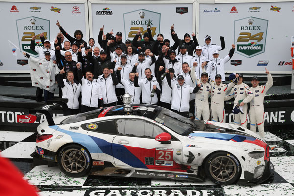 BMW Team RLL a câştigat cursa de 24 de ore de la Daytona şi îi dedică victoria lui Charly Lamm – Alex Zanardi a avut o apariţie inspiraţională în BMW M8 GTE