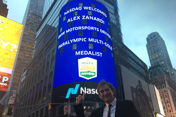 Alessandro Zanardi cucereşte New York: maraton media şi onoare specială la bursa de valori NASDAQ din New York