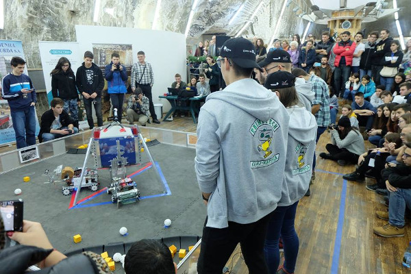 Prima demonstrație de robotică din 2019 aduce la Iași 26 de echipe din programul BRD FIRST Tech Challenge