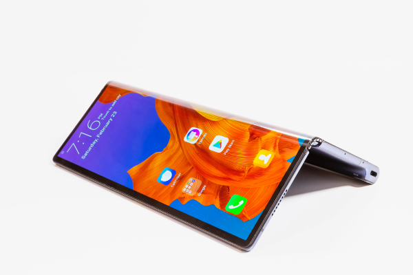 Mate X, telefonul pliabil 5G lansat de HUAWEI, desemnat cel mai bun dispozitiv mobil prezent la MWC 2019