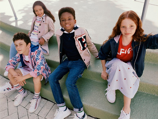 Tommy Hilfiger anunță campania Kids primăvară 2019