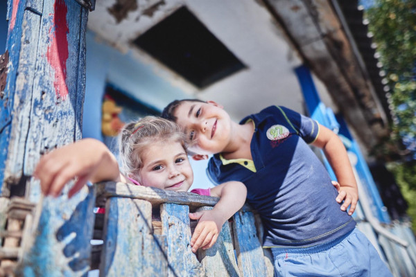 Cum poţi să ajuţi copiii vulnerabili, de Paşti: Donează seturi de igienă pentru aproape 1800 de copii, alături de Fundaţia World Vision România