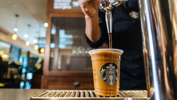 Starbucks lansează în premieră în România Nitro Cold Brew, cea mai tare băutură a verii