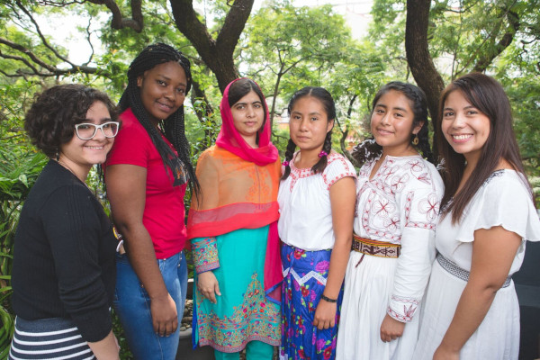Fundația Avon donează 100.000 de dolari către Fondul Malala pentru a promova educația pentru fete, în Brazilia