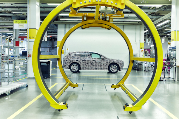 Uzina-pilot a BMW Group a început construcţia prototipurilor BMW iNEXT