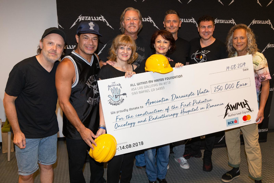 Trupa Metallica donează 250.000 de euro pentru inițiativa #NoiFacemUnSpital
