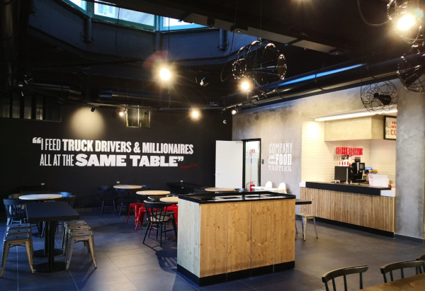 Grupul Sphera își consolidează poziția pe piața externă și anunță deschiderea celui de-al doilea restaurant KFC din Genova, Italia