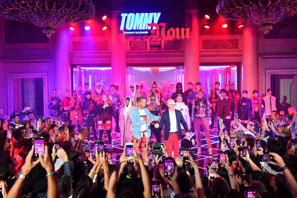 Tommy Hilfiger și Lewis Hamilton prezintă colecția colaborativă TommyXLewis Toamnă 2019 în Milano