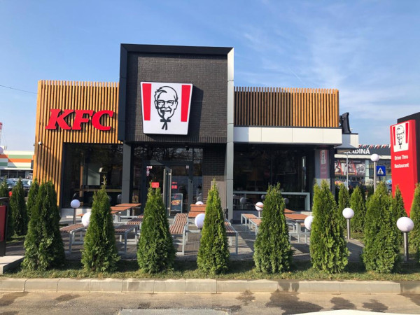 KFC celebrează 80 de restaurante în România