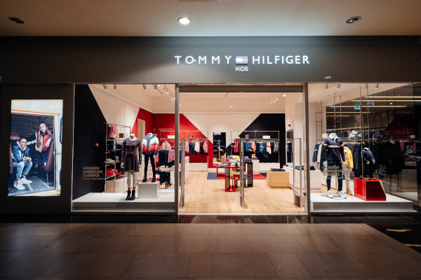 Tommy Hilfiger deschide un nou magazin Tommy Kids în centrul comercial Iulius Mall din Cluj