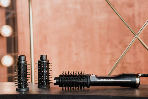 Rowenta lansează Ultimate Experience – peria rotativă inspirată de hairstiliști, creată pentru tine