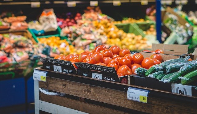 Fructele şi legumele în top 5 categorii de produse vândute  în comerțul modern din România