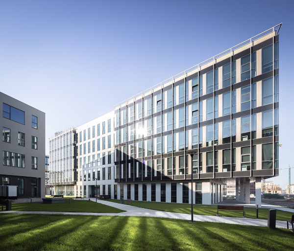 Alukönigstahl România furnizează pentru Coresi Business Campus sisteme pentru ferestre și pereți cortină din aluminiu