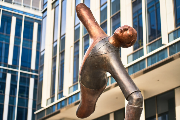 Portland Trust a inaugurat Aviatorii, o statuie de bronz de 4 metri, simbol al proiectului Expo Business Park din București