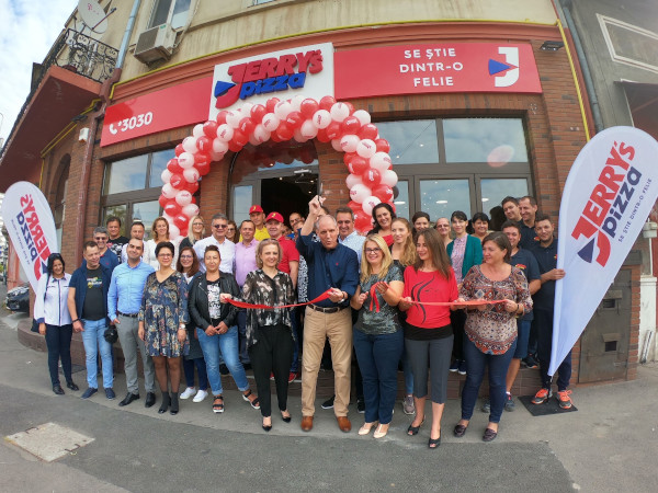 Jerry’s Pizza și-a extins lanțul de magazine și a investit peste 600.000 de euro în patru noi unități