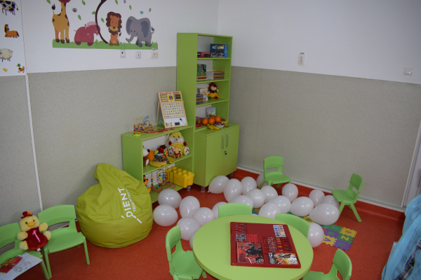 ADIENT TRIM Piteşti amenajează camera de joacă a Spitalului de Pediatrie din oraş şi aduce zâmbetul pe chipul copiilor internaţi