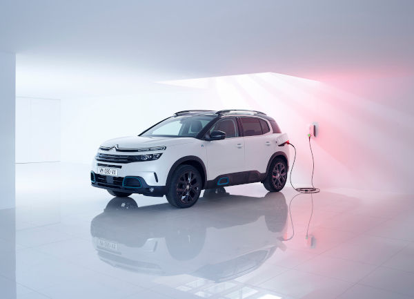 Citroën dezvăluie campania publicitară pentru lansarea C5 Aircross SUV HYBRID
