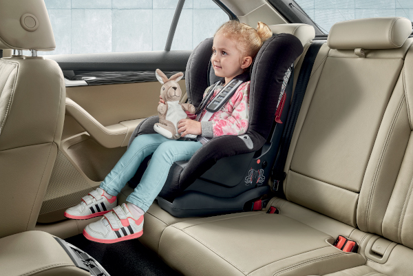 Recomandări importante privind siguranța copiilor la bordul automobilelor ŠKODA