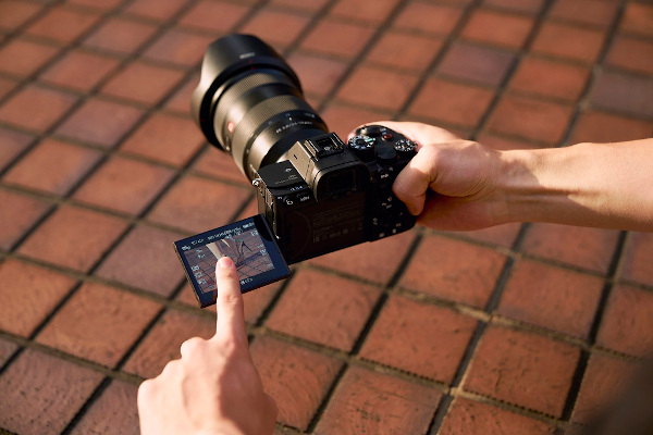 Mult așteptata cameră foto Sony Alpha 7S III combină performanța supremă a imaginii cu sensibilitatea consacrată a seriei S