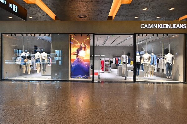 SARKK SA deschide primul magazin CALVIN KLEIN JEANS din Timișoara