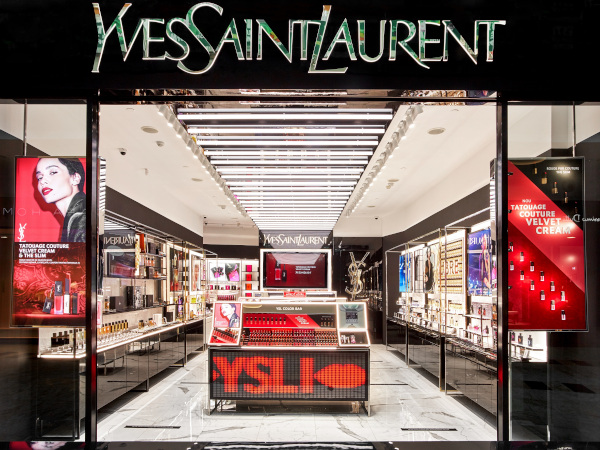 Yves Saint Laurent Beauty a deschis primul boutique din Europa, la București, în Băneasa Shopping City