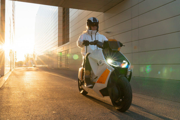 BMW Motorrad Definition CE 04. Noul stil al mobilității urbane pe două roți