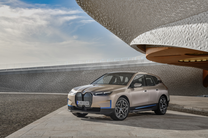 BMW iX – lider al mobilităţii viitorului