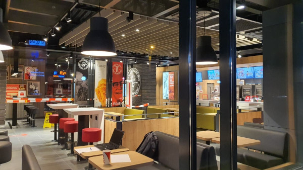 Colosseum Mall va găzdui două restaurante KFC, dintre care unul de tip Drive-Thru