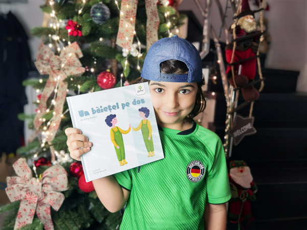 Mihai Bonoiu, de opt ani, a scris „Un băiețel pe dos”, o carte despre prieteniile imaginare ale copiilor