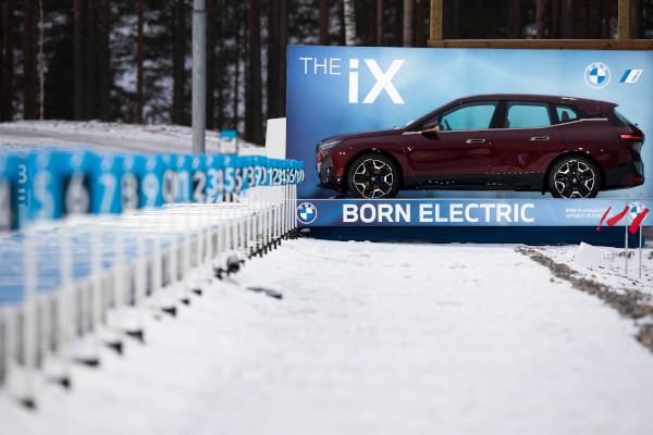 The fully electric BMW iX takes centre stage in the BMW winter sports commitment