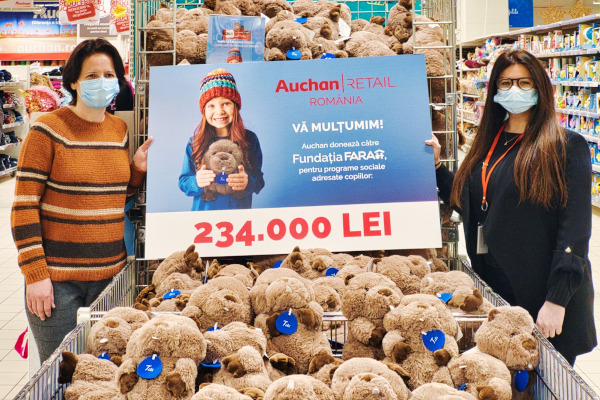 Peste 30.000 de români au cumpărat castorul de pluș Titi din magazinele Auchan, donând aprox. 50.000 de euro pentru copiii din medii defavorizate