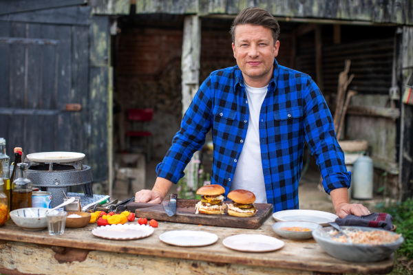 Un nou show cu Jamie Oliver și „Delicii coapte cu Juliet”, în martie, la TV Paprika