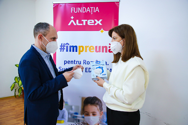 Fundația Altex a livrat către Inspectoratele Școlare Județene toate cele peste 540.000 de echipamente de protecție ridicată în valoare de peste 1 milion de euro