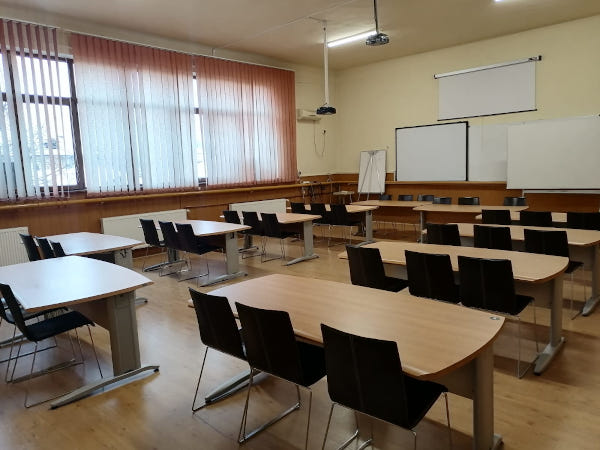 Nestlé România donează peste 800 de piese de mobilier către instituții de învățământ din județul Prahova