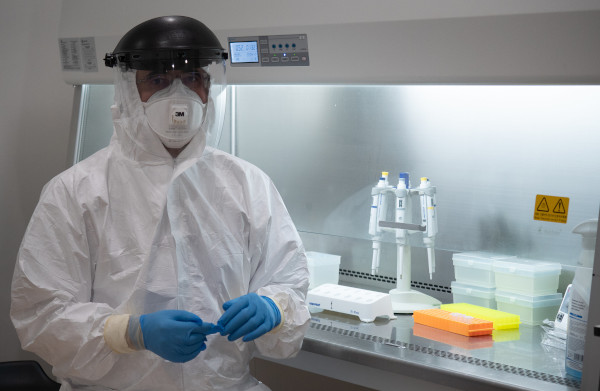 MedLife a identificat alte 274 de suspiciuni de Omicron dintr-un nou lot de 349 de probe analizate prin metoda pre-screening PCR