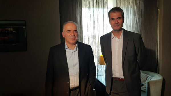 „Lupt împotriva dictatorului rus” – Gari Kasparov, la „Breaking Fake News”