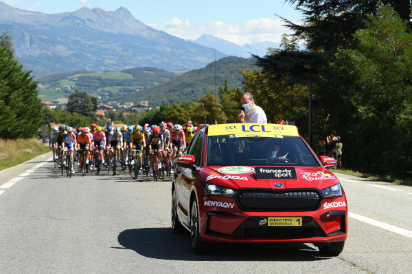 ŠKODA AUTO este de 18 ani partenerul oficial principal al Tour de France