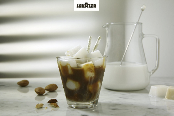 Lavazza dezvăluie rețetele celor mai populare băuturi de vară, preparate cu cafea