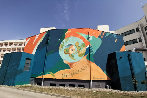 lucrare de artă murală din Timișoara realizată integral din vopsea purificatoare de aer Airlite peretele Bibliotecii Centrale a Universității Politehnice