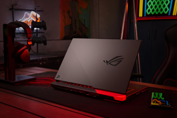 Laptopul de gaming ROG Strix G15 Advantage Edition echipat cu placă video și procesor AMD a intrat pe piața românească