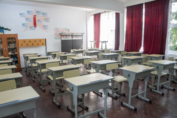 În cadrul unui proiect-pionierat aflat în faza de pre-lansare, peste 400 de elevi din Bacău beneficiază de infrastructură școlară modernă prin intermediul Narada și al partenerului ei