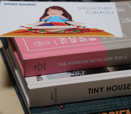 Books Express, librăria online de carte străină introduce ambalajul cu parfum pentru livrarea cărților