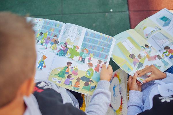 Citește-mi 100 de povești! – Asociația OvidiuRo a lansat anul doi al programului național de stimulare a lecturii în grădinițe și în familie