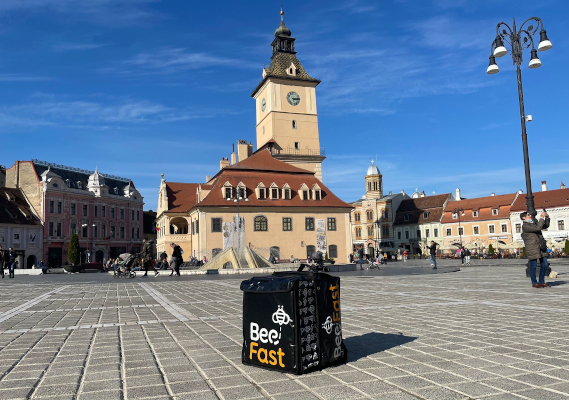 BeeFast se extinde în Brașov. Estimări: 35 de minute timpul mediu de livrare și 300 comenzi zilnice până la finalul anului