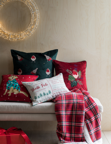 Marks & Spencer prezintă colecția de accesorii și decorațiuni de Crăciun pentru casă