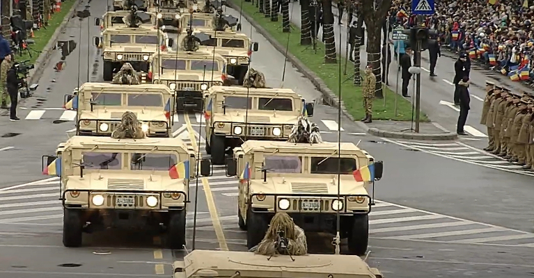 parada militară ce are loc cu ocazia Zilei Naţionale a României