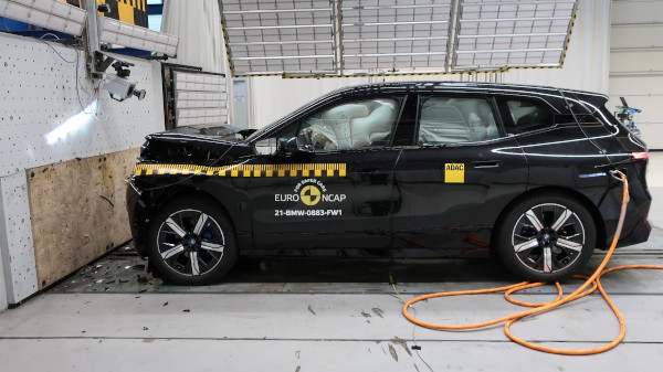 BMW iX obţine 5*, cel mai înalt calificativ, în evaluarea siguranţei Euro NCAP