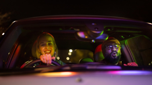 From MINI with BIG LOVE: videoclipul “Driving Home for Christmas” prezintă comunitatea MINI din întreaga lume