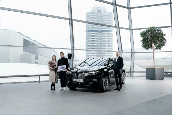 Handing over the BMW Groups one-millionth electrified vehicle at BMW Welt in Munich on 6th December 2021