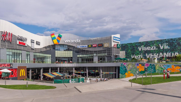 Veranda Mall își extinde portofoliul de magazine cu peste 15 branduri noi. Investiții de 600.000 euro și 60 de locuri de muncă nou create